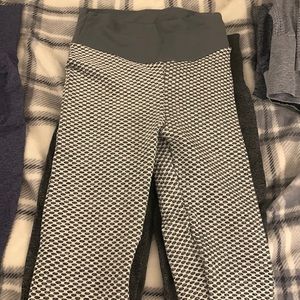 BOOTY SCRUNCH LEGGINGS SMALL